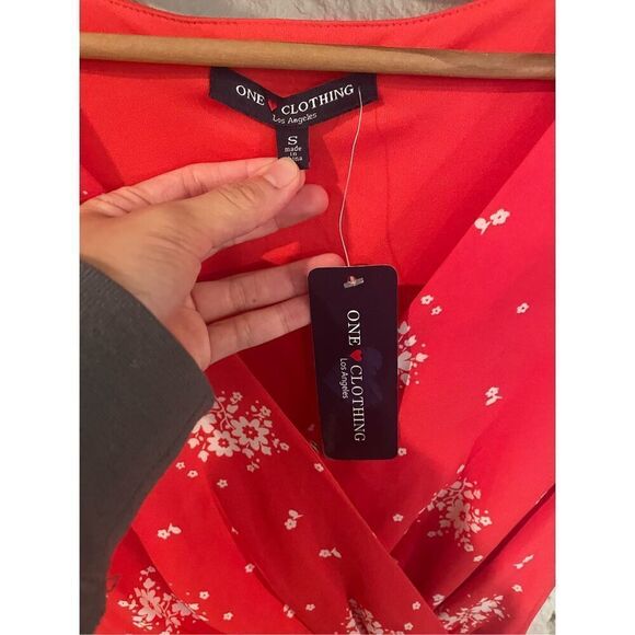 One Clothing Womens Red White Floral Print Wrap Dress Size Small - Picture 3 of 5